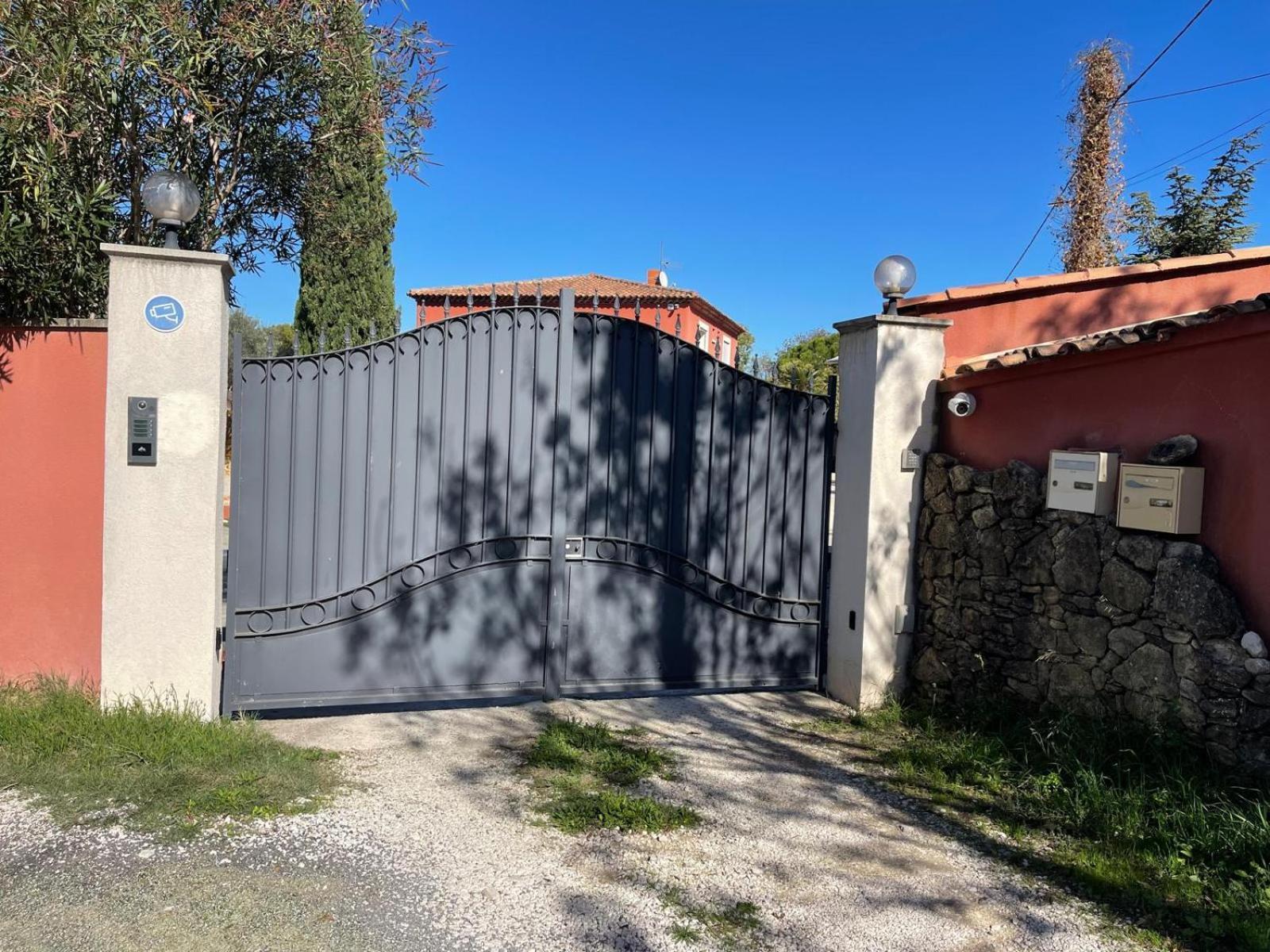 La Casa Bella Aparthotel Gignac-la-Nerthe Exterior foto