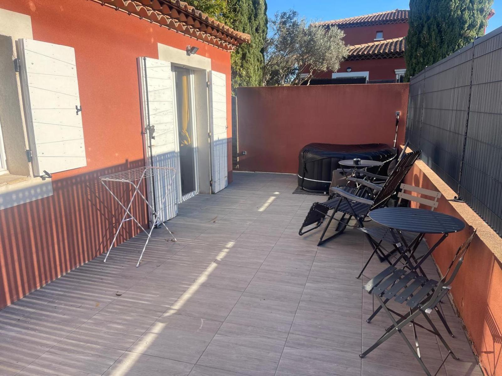 La Casa Bella Aparthotel Gignac-la-Nerthe Exterior foto